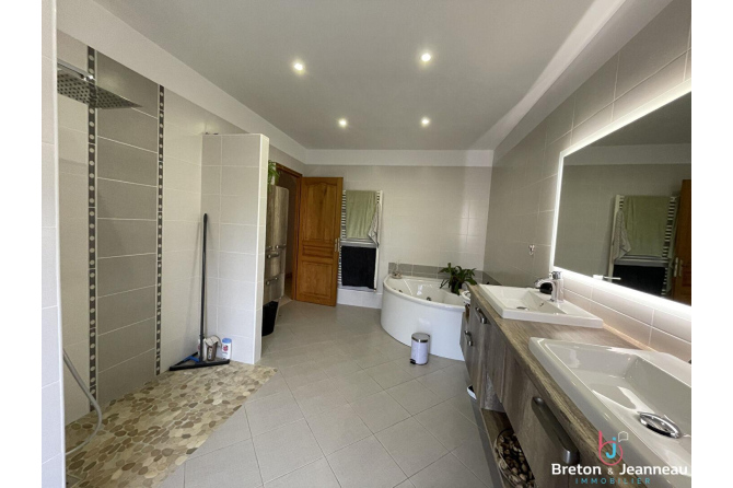 Maison rénovée à Rouessé Vassé