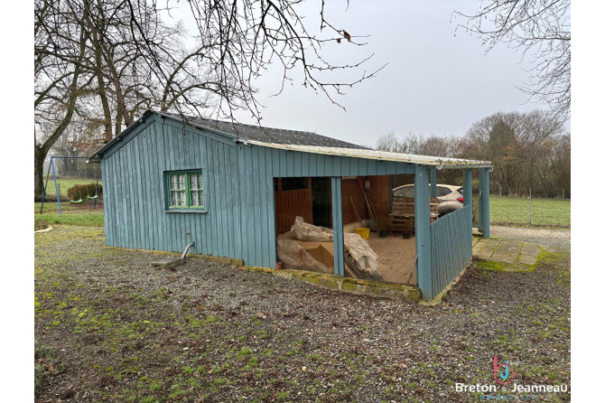 Terrain de loisirs de 2 ha 22 avec plan d'eau à Chalons du Maine
