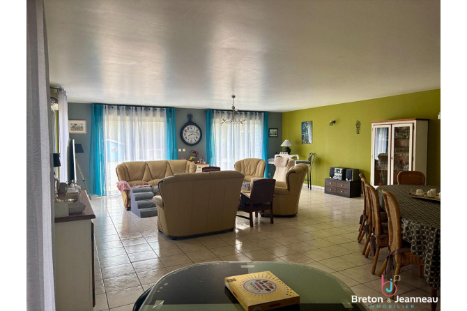 Ensemble immobilier sur environ 4 ha à Argentré