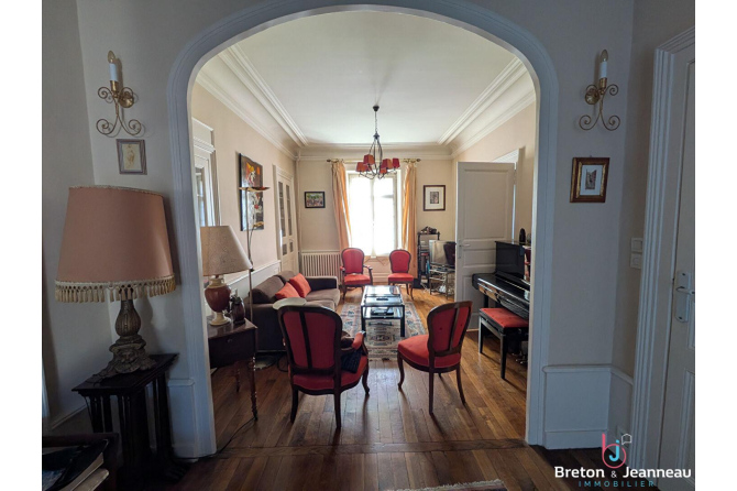 Maison 53000 10 pièce(s) 255 m2