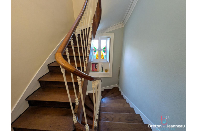 Maison 53000 10 pièce(s) 255 m2