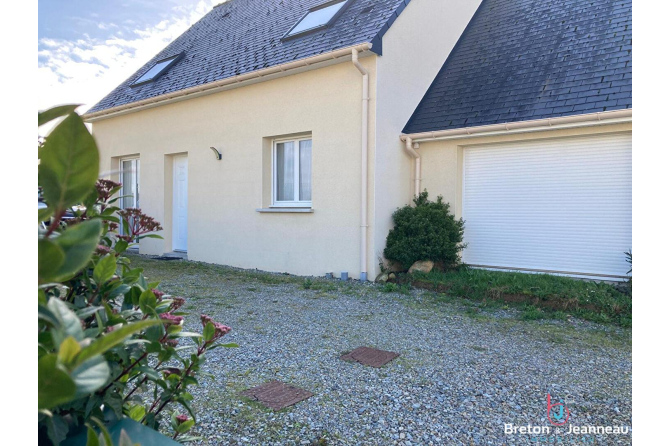 Maison récente à Meslay du Maine