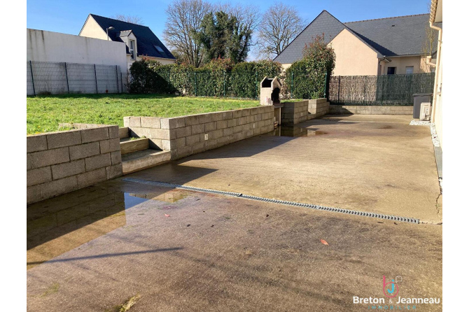 Maison récente à Meslay du Maine