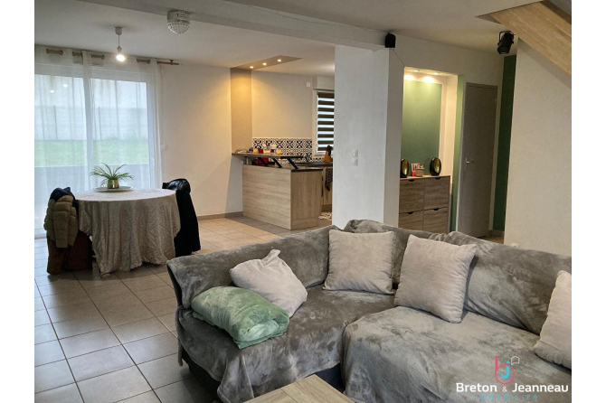 Maison récente à Meslay du Maine