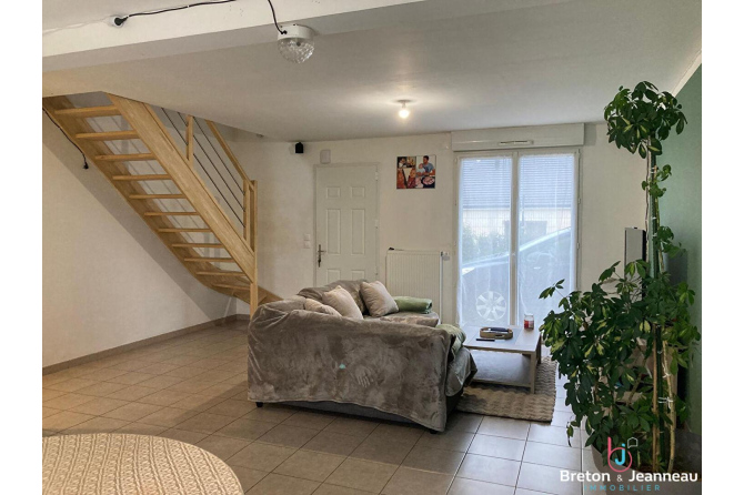 Maison récente à Meslay du Maine