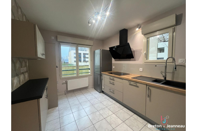 T5 apartment with terrace - Laval Rive Gauche Avesnières