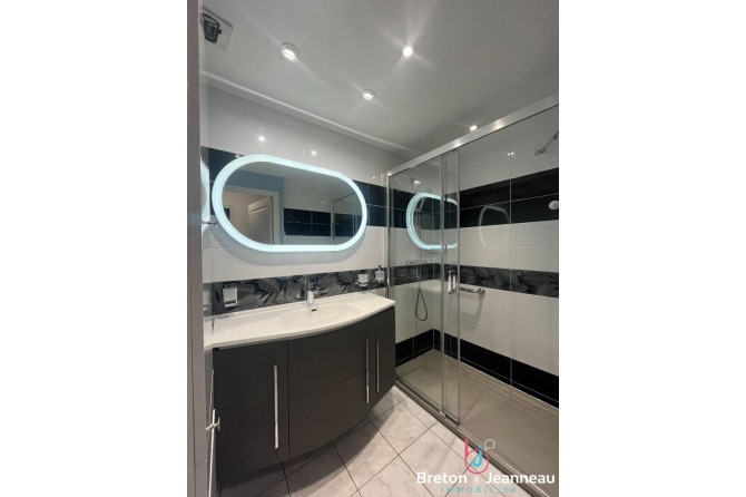 T5 apartment with terrace - Laval Rive Gauche Avesnières