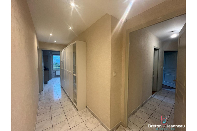 T5 apartment with terrace - Laval Rive Gauche Avesnières