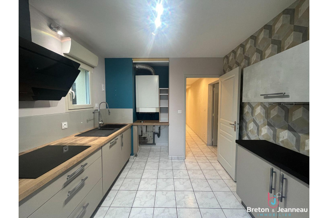 T5 apartment with terrace - Laval Rive Gauche Avesnières