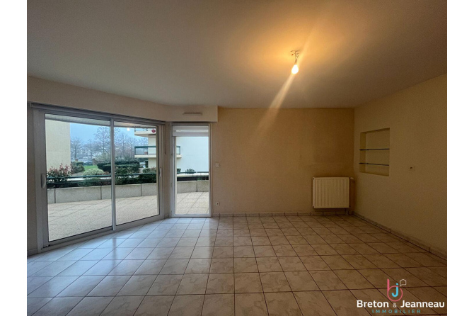 T5 apartment with terrace - Laval Rive Gauche Avesnières