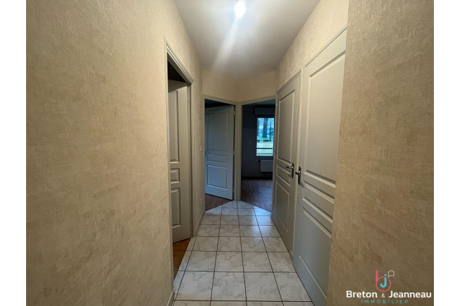 T5 apartment with terrace - Laval Rive Gauche Avesnières