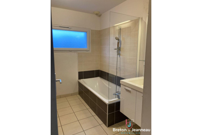 Maison quartier Polyclinique à Laval