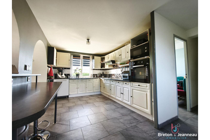 Propriété sur 2 ha 31 avec plan d'eau à Javron les Chapelles