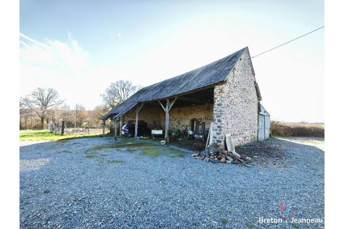 Propriété sur 2 ha 31 avec plan d'eau à Javron les Chapelles