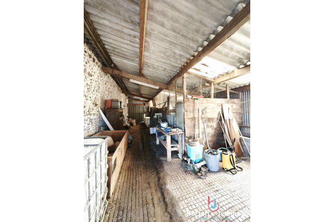 Propriété sur 2 ha 31 avec plan d'eau à Javron les Chapelles