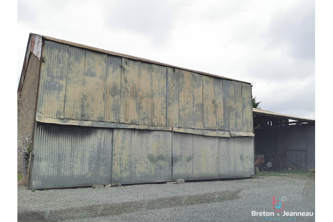 Fermette à rénover sur près de 10 ha à Vimartin sur Orthe