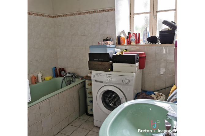 Fermette à rénover sur près de 10 ha à Vimartin sur Orthe