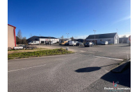 Local professionnel de 445 m² libre à Chateau Gontier