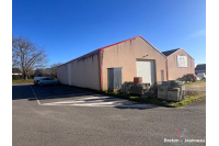 Local professionnel de 445 m² libre à Chateau Gontier