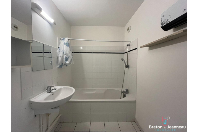 Appartement T2 avec balcon - LE BOURGNEUF LA FORET