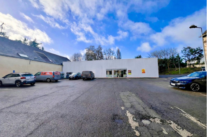 LOCAL COMMERCIAL 560 M²