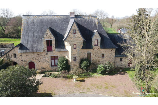 Ensemble immobilier sur 4 hectares secteur Château-Gontier
