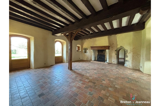 Ensemble immobilier sur 4 hectares secteur Château-Gontier