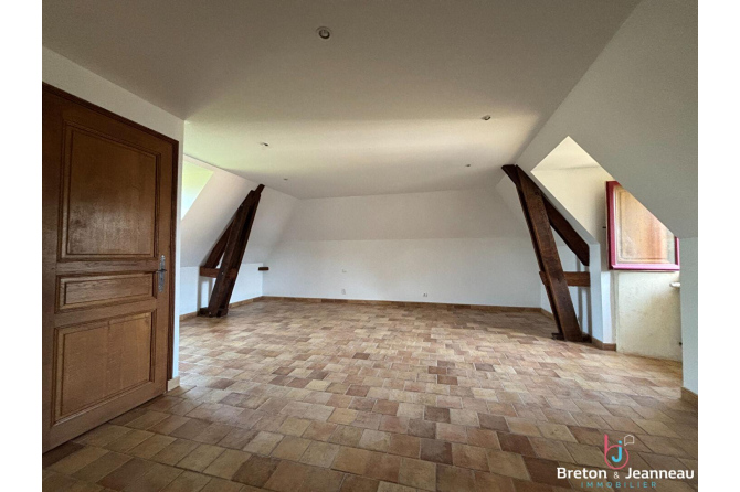 Ensemble immobilier sur 4 hectares secteur Château-Gontier