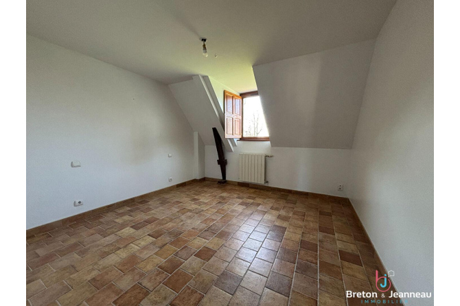 Ensemble immobilier sur 4 hectares secteur Château-Gontier