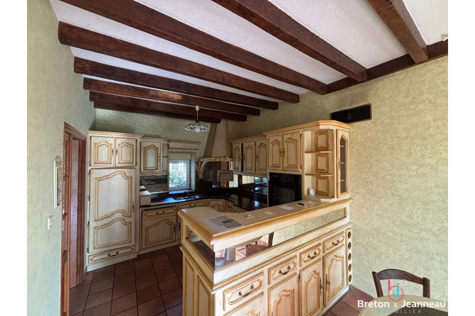 Ensemble immobilier sur 4 hectares secteur Château-Gontier