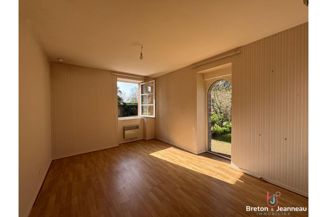 Ensemble immobilier sur 4 hectares secteur Château-Gontier