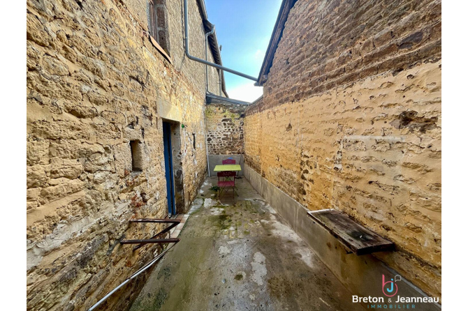 Maison de bourg à proximité de LASSAY-LES-CHÂTEAUX