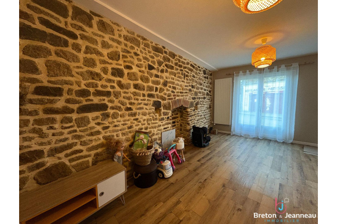 Maison à Saint-Denis-de-Gastines