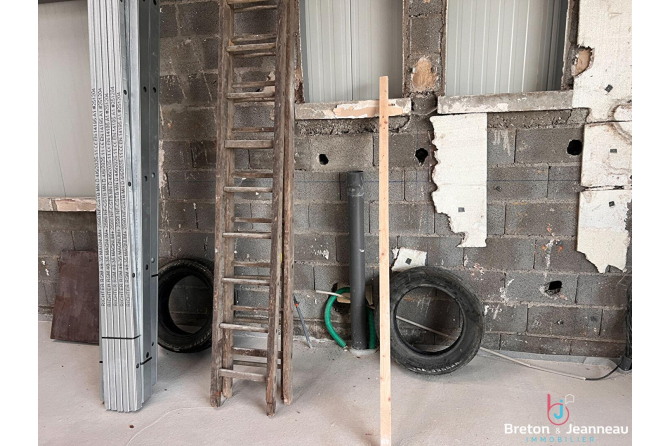 LOCAL COMMERCIAL SAINT BERTHEVIN