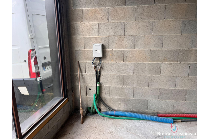 LOCAL COMMERCIAL SAINT BERTHEVIN