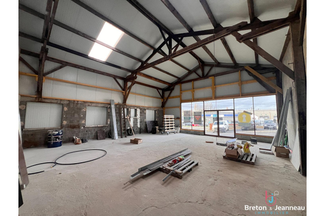 LOCAL COMMERCIAL SAINT BERTHEVIN