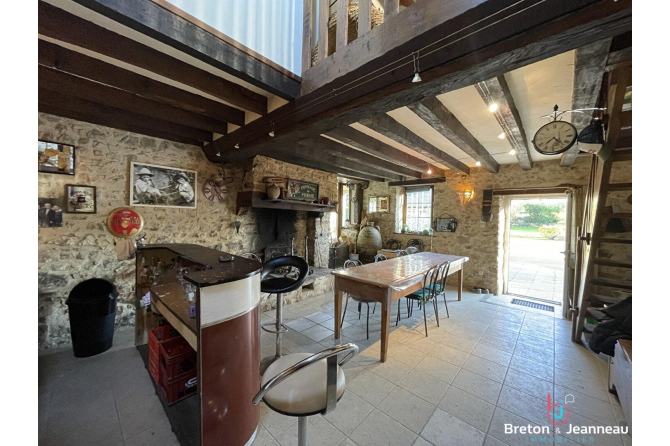 Ensemble de 2 maisons sur 2 hectares à Vimartin sur Orthe