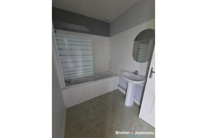 Ensemble immobilier entre Montsûrs et Mayenne