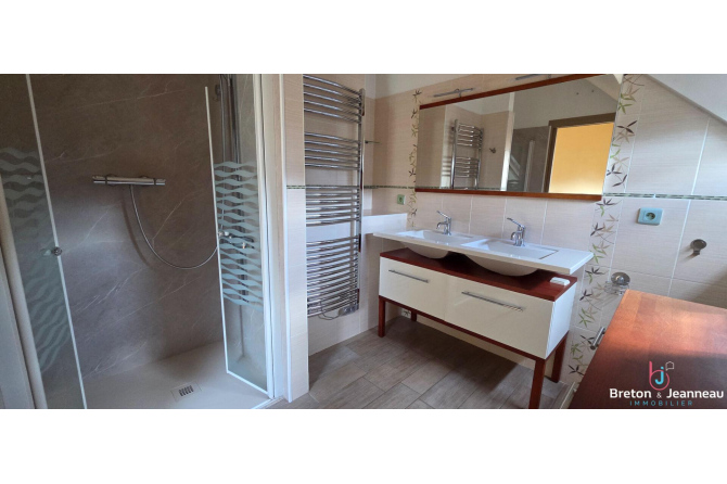 Longère sur 2 ha 55 à Argentré