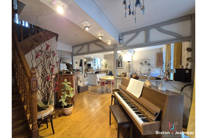 Ensemble immobilier au coeur de Lassay-les-Châteaux