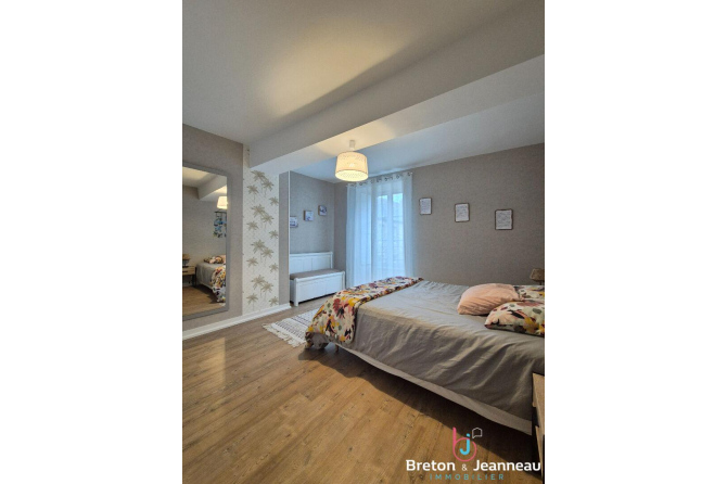 Ensemble immobilier au coeur de Lassay-les-Châteaux