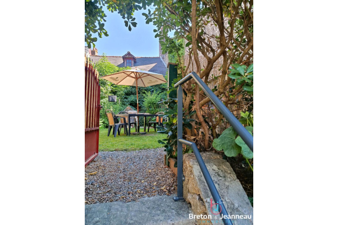 Ensemble immobilier au coeur de Lassay-les-Châteaux