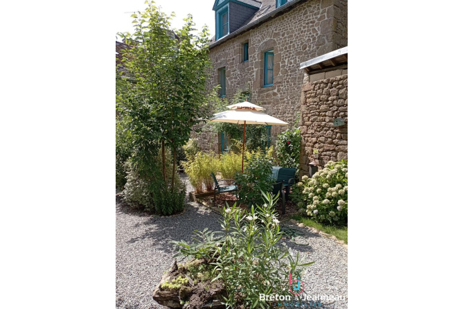 Ensemble immobilier au coeur de Lassay-les-Châteaux