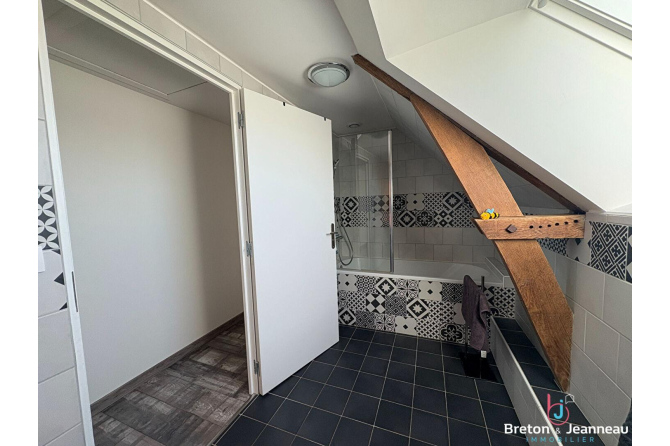 Longère en pierres rénovée sans voisins à Larchamp