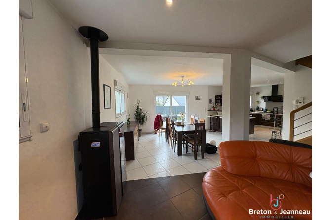 Maison à Saint-Denis-de-Gastines