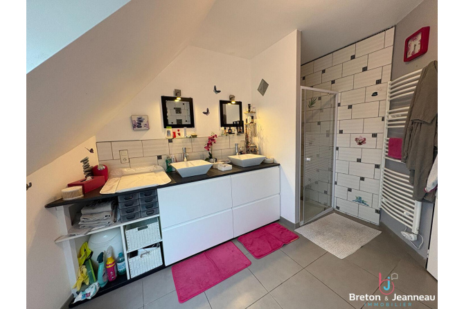 Maison à Saint-Denis-de-Gastines