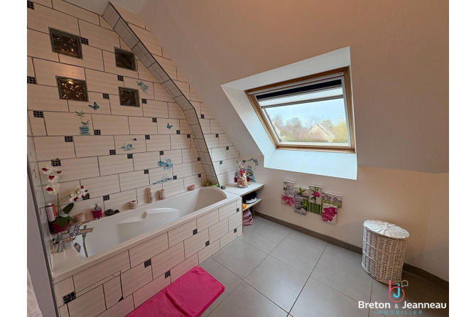 Maison à Saint-Denis-de-Gastines