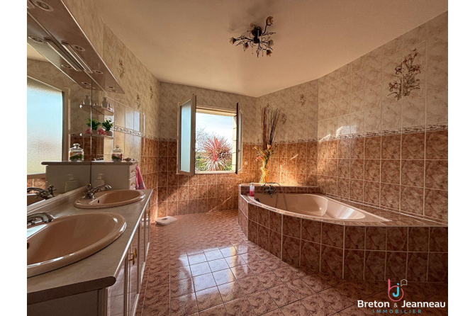 Propriété à Soulgé sur Ouette