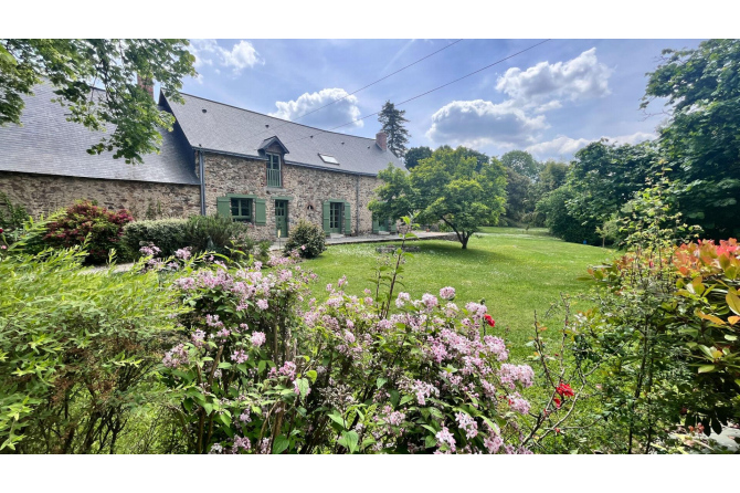 Propriété vue sur la Mayenne à St Jean sur Mayenne
