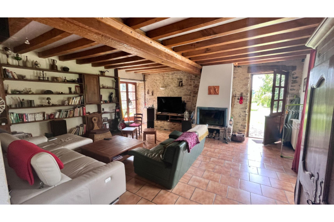 Propriété vue sur la Mayenne à St Jean sur Mayenne